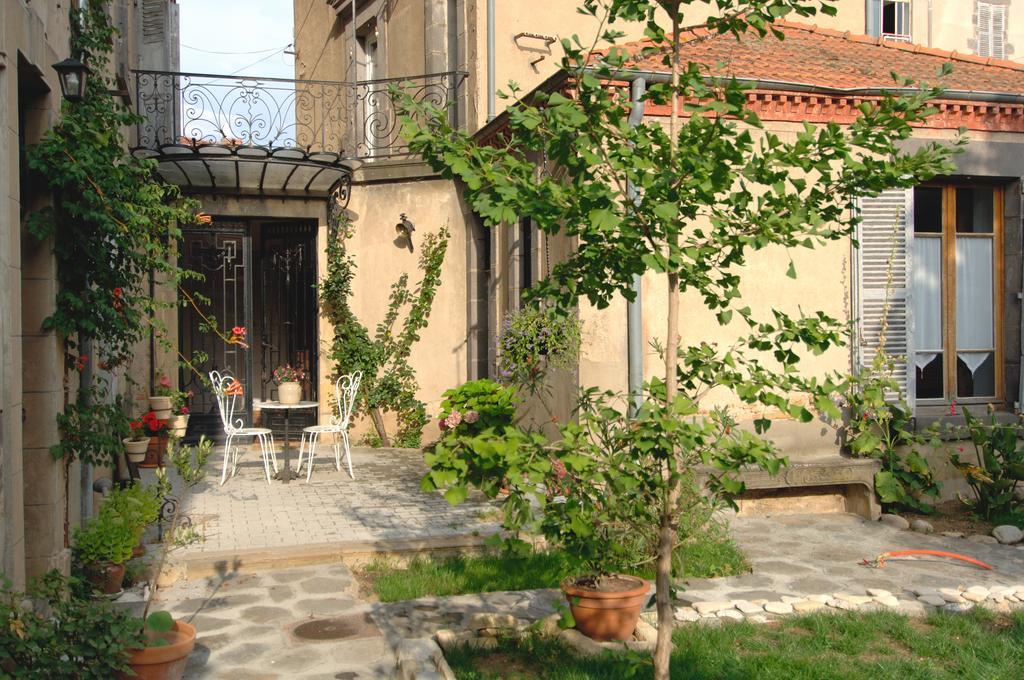 Hotel La Maison De Mariecamille Saint-Germain-Lembron Exterior foto